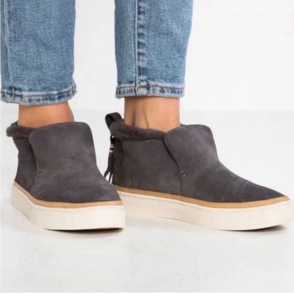 Tom’s -women’s Paxton grey suede slip on mid sneakers faux fur lined shoes SZ 10